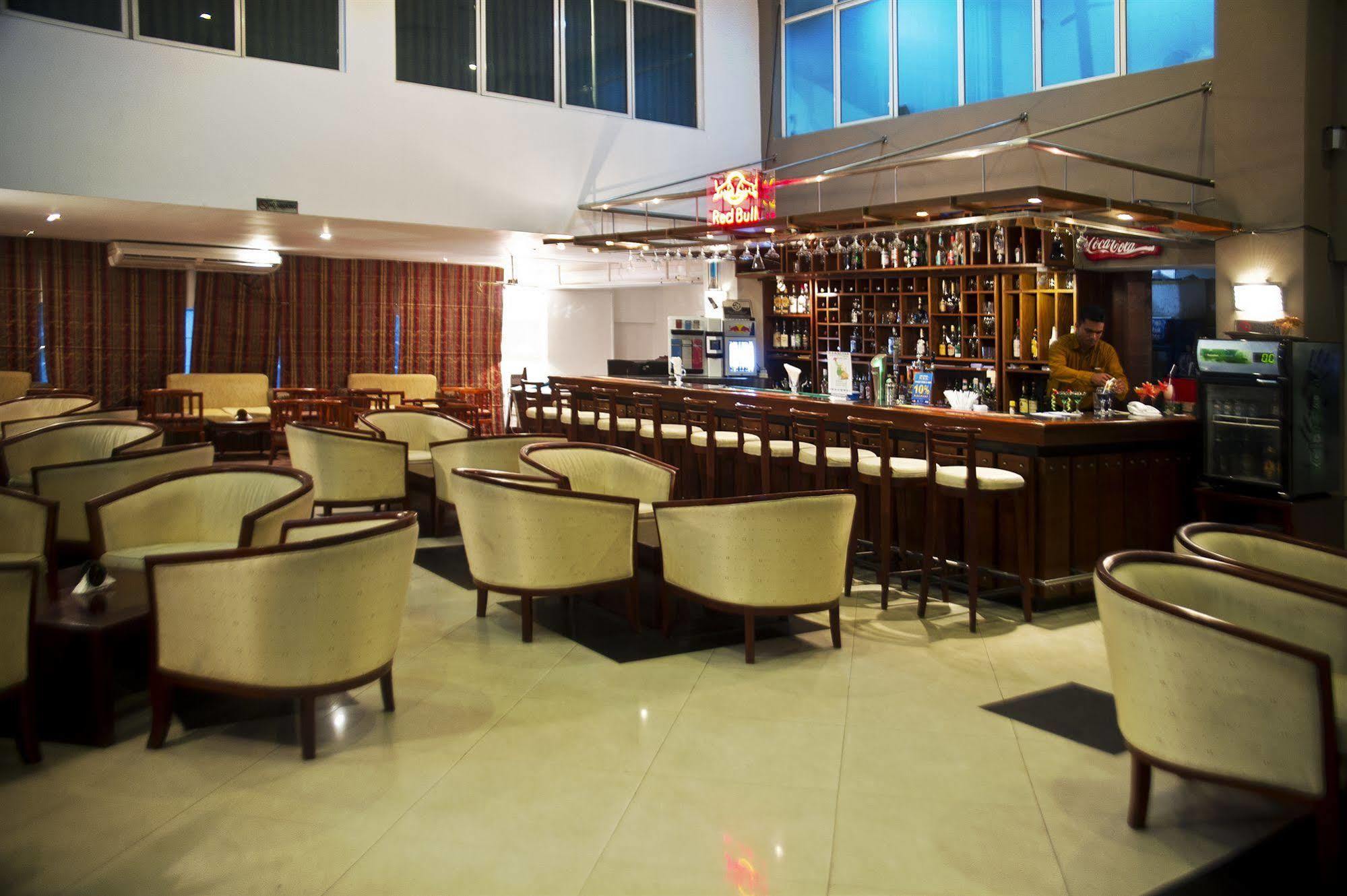 Global Towers Hotel & Apartments Colombo Exterior photo